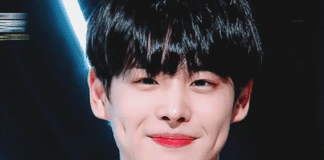 Sharing GIFs of Male Idols With Heart-Fluttering Dimples Male idols with dimples