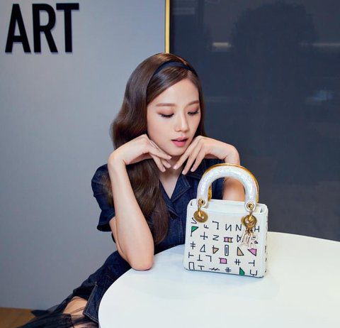 Jisoo is Really Pretty With Brown Hair blackpink miso style pretty