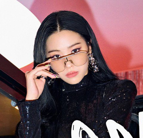 Shin Ryujin Got Long Black Hair For The First Time. Really Insane. itzy ryujin pretty beautiful