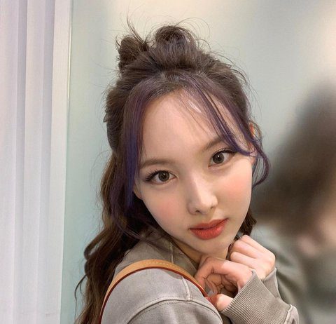 Netizens Saying Nayeon’s Bubble Messages Are Too Excessive Nayeon twice