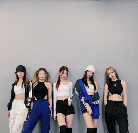 ITZY Trends On Pann After Releasing Their Dance Practice Video Itzy Loco Dance Practice Video