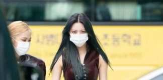 Wow ITZY Yuna… How Thin Is Her Waist… ITZY Yuna's Small Waist And Perfect Proportions