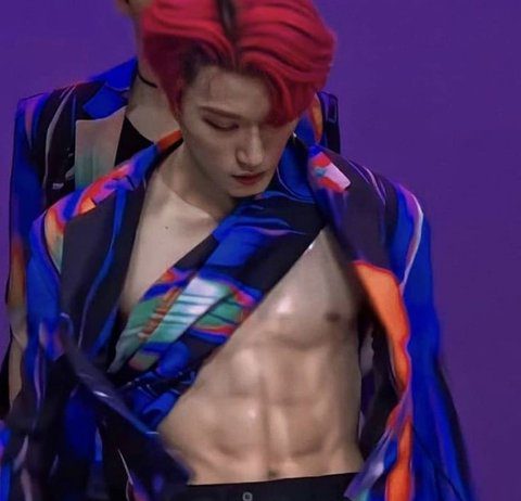 A Man With A 28” Waist & 53cm-Wide Shoulders ATEEZ San