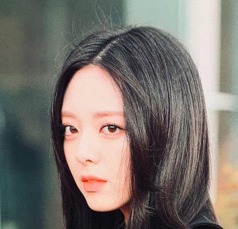 Yuna’s Visuals At Today’s Burberry Event *shooketh* ITZY Yuna Burberry Show