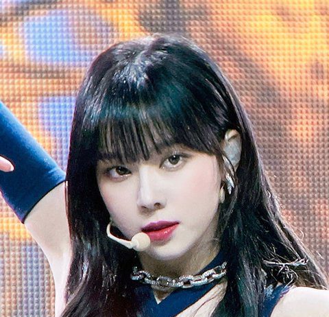 Are Winter’s Preview Pics For Real? aespa Winter with long black hair