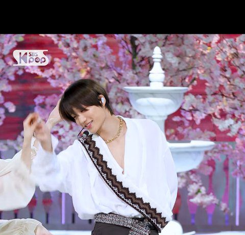 EXO Kai Trends On Pann For His Appearance During Inkigayo Performance exo kai peaches inkigayo