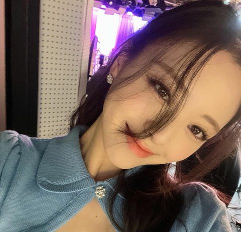 ‘I Dunno About Yuna Being Pretty…’ ITZY Yuna Selfies Pretty