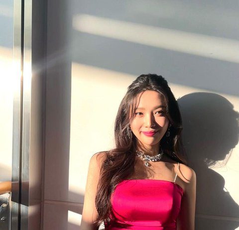 Apparently The Dress That Joy Wore Costs 50k WON (US$40) *shook* Red Velvet Joy Dress