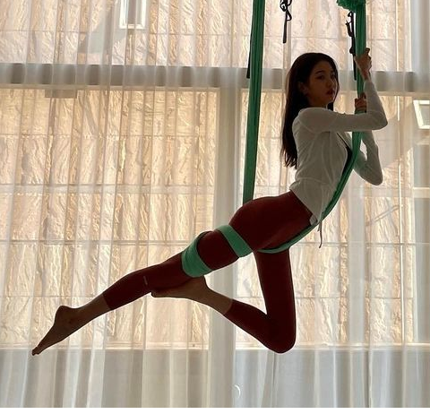 Zoomed-In Flying Yoga Shots On Jang Wonyoung’s Instagram IVE Jang Wonyoung Instagram Izone