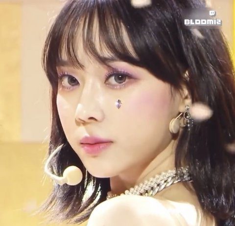 Why Is Winter’s Makeup Like This? aespa Winter close up makeup pink