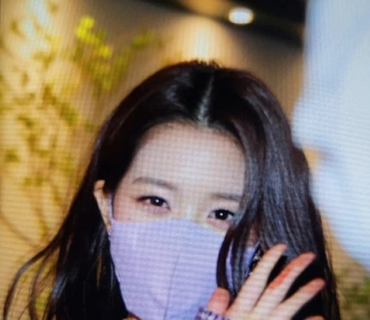 IVE Jang Wonyoung’s Reaction When She Injured Her Knee And Bled On Stage; Netizens React Jang Wonyoung