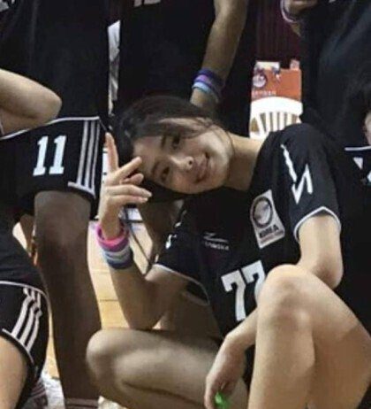 Netizens Discuss ITZY Yuna’s Beauty From Middle School To Present