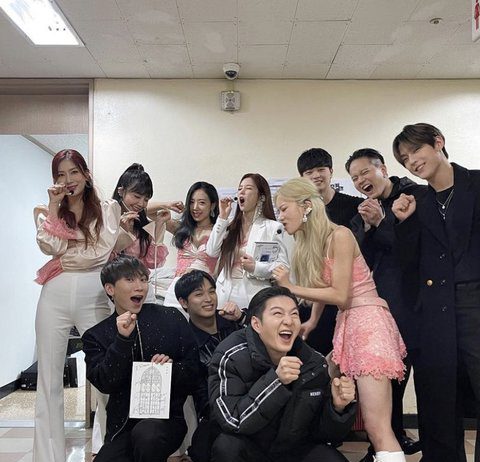 BTOB & Apink — The 2 Groups Finally Met!