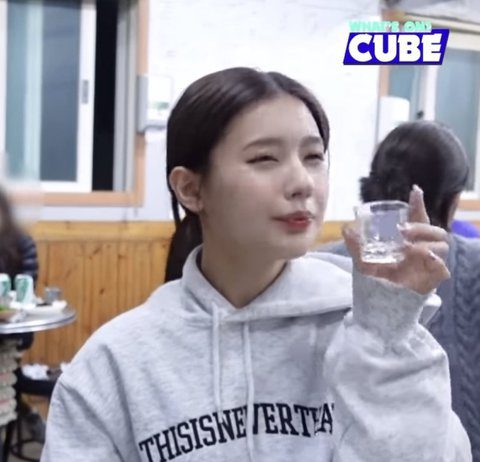 Wow Is This Possible???? (feat G-IDLE’s Miyeon) g-idle miyeon soju cup