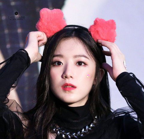 Netizens Vote: (G)I-DLE Shuhua With vs Without Bangs (G)-idle Shuhua Bangs or No Bangs