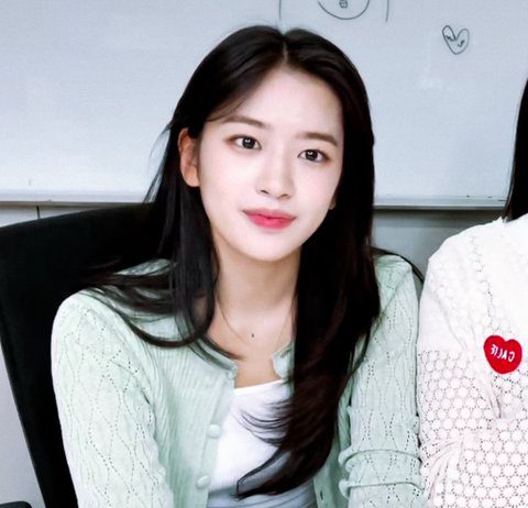 What’s Up with IVE Yujin’s Beauty on VLIVE… Ive yujin vlive pretty netizens