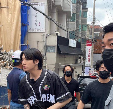 Wow Real-Time Pic by Fans Who Bumped into BTS Jungkook