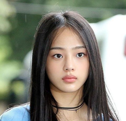 NewJeans Minji’s Press Pics With Only Base Makeup