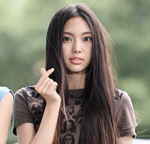 Does NewJeans Hyein Not Look Like Kang Hyewon?