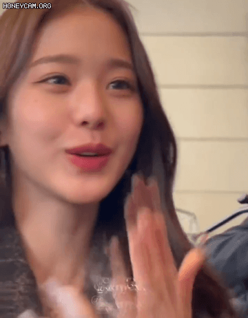 GIFs & Fan Service Of IVE Wonyoung IRL In Paris