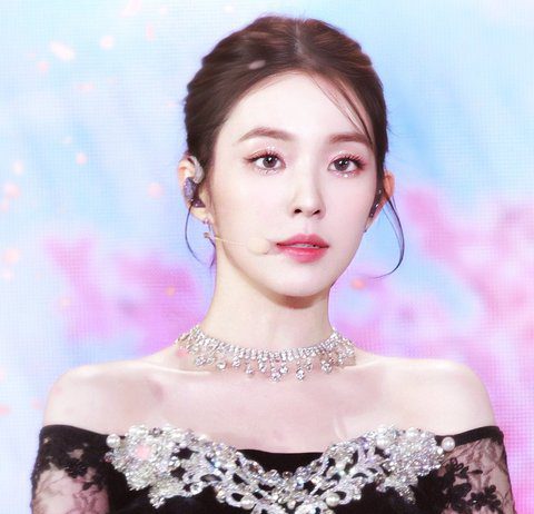 The White Bit Beneath Red Velvet Irene’s Eyes