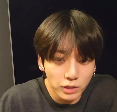 A Fan Asked BTS Jungkook How to Lose Weight and… jungkook exercise routine lose weight how to bts
